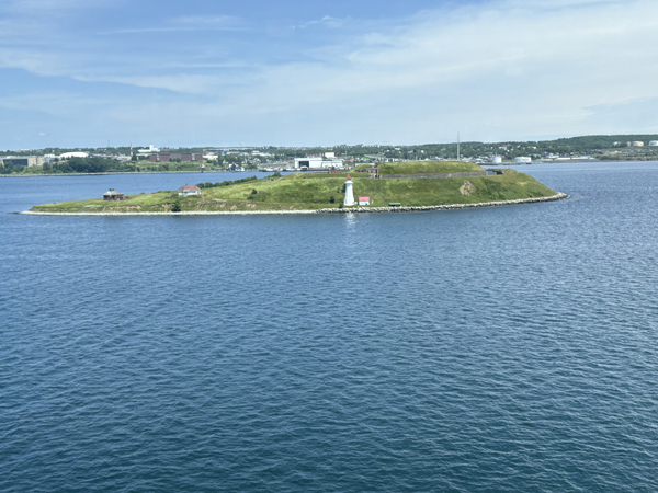 v-2024-10/voy-2024-10-02-baie-halifax.jpg